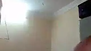 انزلاق في الدانتيل الأسود، والتوسل لقضيب عميق