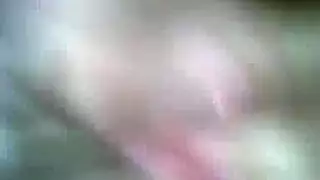 تم القبض على امرأة سمراء مثيرة تستمني في شقتها واضطرت إلى المشاهدة وهي تستمني