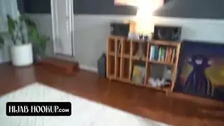 العربية المشاغب تمتص قضيب إخوتها لجعله يحتفظ بسر من آبائهم الصارمين