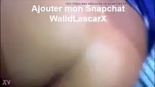 فتاة محجبة تُمارس الجنس بقوة في كابينة تسميرها الخاصة