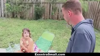 الجار الشقي يعاقب مهبلها الضيق بقضيبه الصلب الضخم