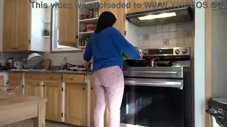 المدير يطالب بجلسات شرج متعددة، الخادمة تتحول لإباحي صريح