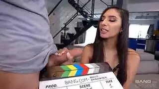  جيانا ديور: حفلة جنس منفردة لمراهقة تنتهي ببلل شديد