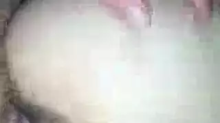 تلميذة تبتلع سراً سائل معلمها بينما زوجته غائبة