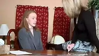  جيسيكا ريان تحب أخذ عدة زبور في مشهد جنس جماعي