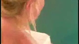 مضاجعة قوية نهارًا تجعل فيبي تصرخ من شدة المتعة