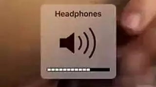 امرأة مكتنزة ذات حلمات مثقوبة تأخذ قذفاً فوضوياً على وجهها وتبتلع