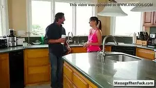 شفاه منتفخة بعد مص شديد في مشهد إباحي مع شارلوت كروس