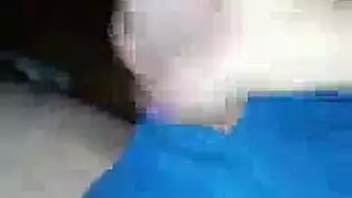 الشقراوات تمص القضبان في طابور انتظار لعلاقة جنسية جماعية صريحة