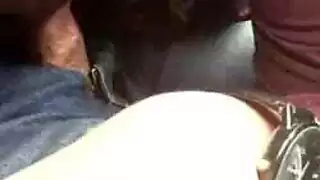 جنس سري في السيارة: فتاة محجبة تمص وتنيك